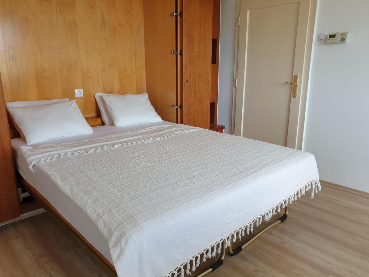 Best Rated Central Apartment Vienna - Ac, Wifi, 24H7Days Self Check-In, Board Games, Netflix Екстер'єр фото