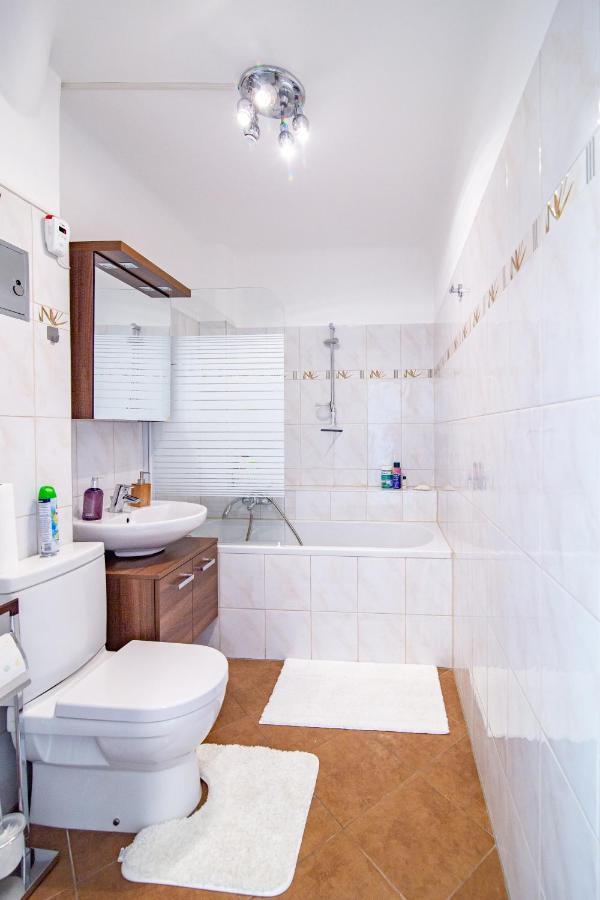Best Rated Central Apartment Vienna - Ac, Wifi, 24H7Days Self Check-In, Board Games, Netflix Екстер'єр фото