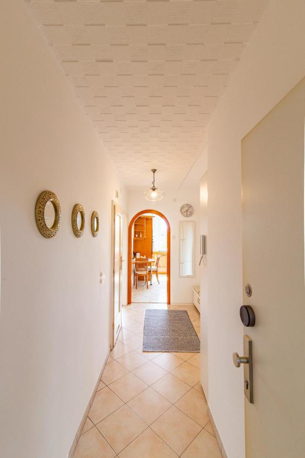Best Rated Central Apartment Vienna - Ac, Wifi, 24H7Days Self Check-In, Board Games, Netflix Екстер'єр фото